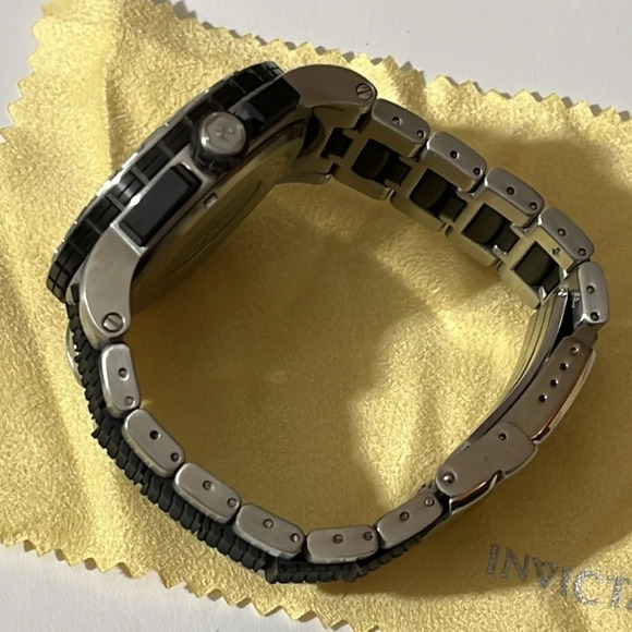 INVICTA RESERVE STAINLESS STEEL CRONO DIAL WATCH WITH BLACK RUBBER INSERTS RARE - Picture 5 of 10